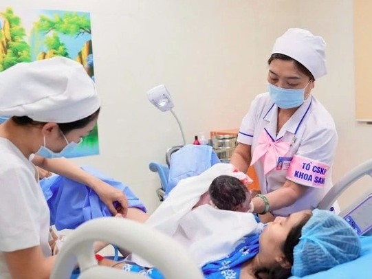 Đề xuất tăng thời gian nghỉ thai sản lên 7 tháng với người sinh con thứ 2, vi phạm luật Dân số có thể bị phạt đến 100 triệu đồng