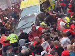 Clip cận cảnh ô tô lao vào đám đông CĐV ăn mừng chức vô địch tại Liverpool khiến gần 50 người bị thương