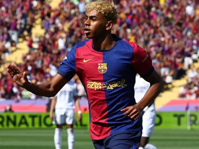 Lamine Yamal sắp gia hạn hợp đồng với Barcelona