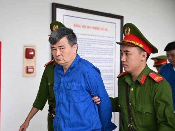 Cựu Phó Vụ trưởng Nguyễn Lộc An khai việc nữ đại gia xòe sổ đỏ 'thích quyển nào thì chọn'