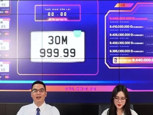 Biển số 30M-999.99 trúng đấu giá gần 10 tỷ đồng