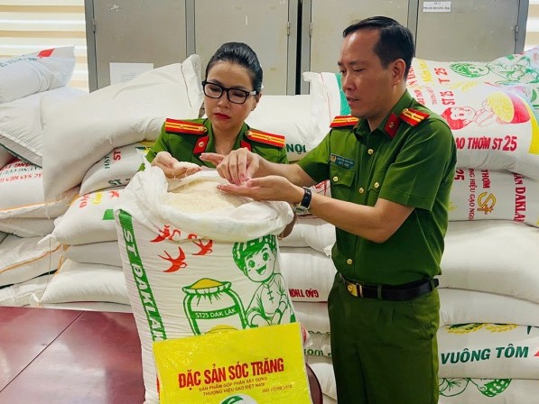 Kẻ cầm đầu đường dây sản xuất 17 tấn gạo giả mạo nhãn hiệu ST ngon nhất thế giới tại Hà Nội vừa bị khởi tố là ai?