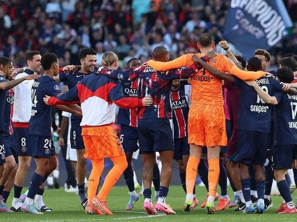 PSG vô địch sớm, đạt thành tích hơn cả thời còn Messi, Mbappe