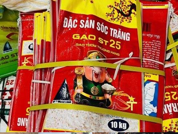 Hà Nội: Triệt phá cơ sở kinh doanh gạo ST25 giả mạo nhãn hiệu Ông Cua