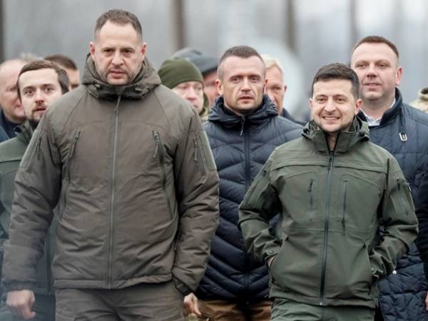 Nhân vật quyền lực đứng sau nói gì ông Zelensky nghe nấy, lương cao hơn Tổng thống Ukraine 44%