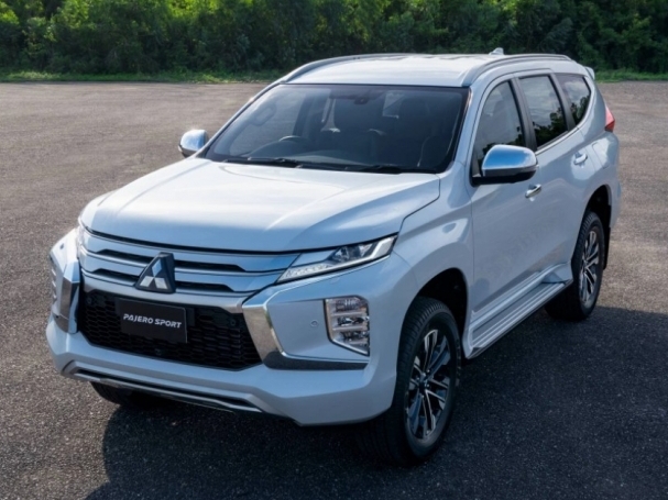 Giá lăn bánh Mitsubishi Pajero Sport siêu rẻ cuối tháng 5/2025, ‘chơi tất tay’ với Ford Everest