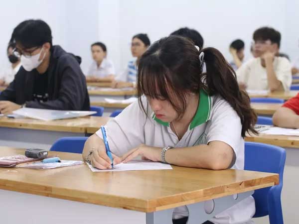 Lỗi giám thị, thí sinh một phòng thi vào Đại học có quy mô lớn nhất nước mất gần 30 phút làm bài mà không được bù giờ