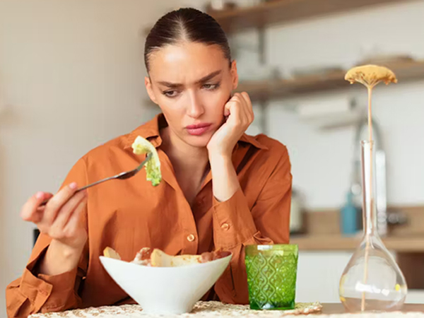 Mối nguy đằng sau những trào lưu ăn thô, uống nước ép