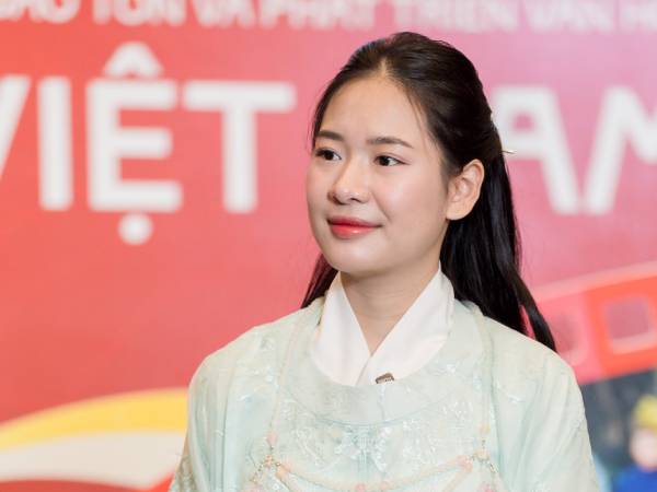 Giao Cún xin lỗi và hoàn tiền vì quảng cáo sách có nội dung nhạy cảm