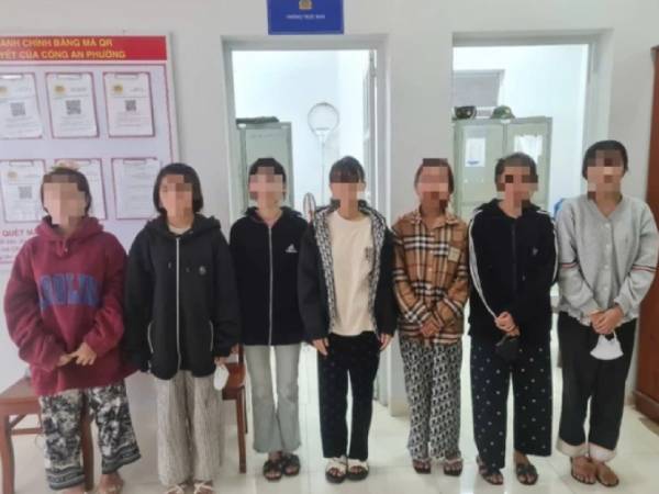 Danh tính 7 thiếu nữ dùng roi điện chích bạn học vì bị nói xấu: Đều bỏ học ngang, chưa đủ 16 tuổi