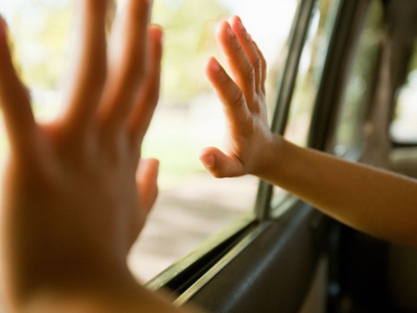 Bé trai ở TP.HCM hôn mê sâu sau 1 giờ ngồi chờ bố trong xe ô tô