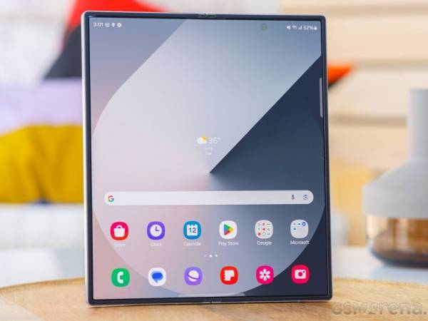 Siêu phẩm màn hình gập Galaxy Z Fold6 giảm gần chục triệu, Galaxy AI thông minh đánh bật iPhone 16 Pro Max