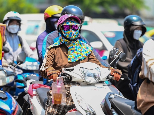 Thời tiết nắng nóng gay gắt, bác sĩ khuyên nên tránh xa 3 loại nước để đề phòng đột quỵ