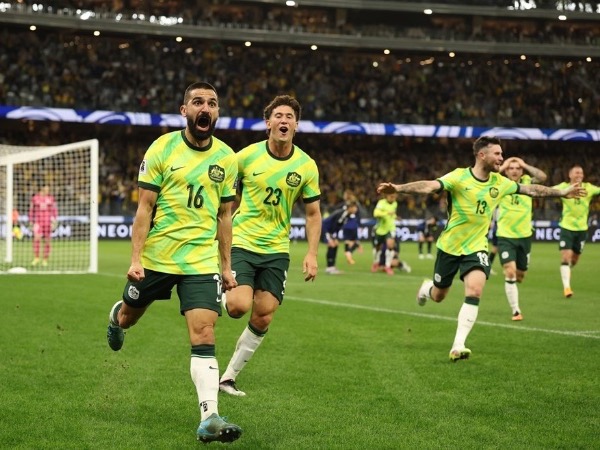 Australia bất ngờ hạ Nhật Bản, mở toang cánh cửa đến World Cup 2026