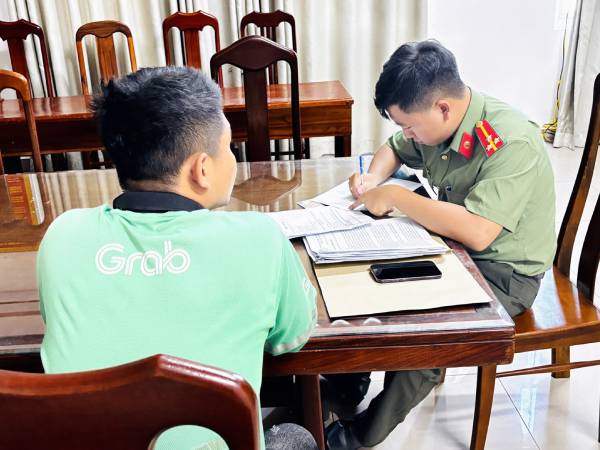Tài xế công nghệ bất ngờ nhận hơn 1,7 tỷ đồng từ tài khoản lạ