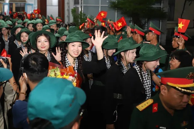 Tiễn chiến sĩ lên đường làm nhiệm vụ diễu binh kỷ niệm 80 năm Quốc khánh