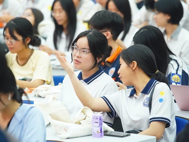 Một loạt trường đại học 'khai tử' khối C00 cận kề ngày thi, Bộ GD&ĐT yêu cầu điều chỉnh