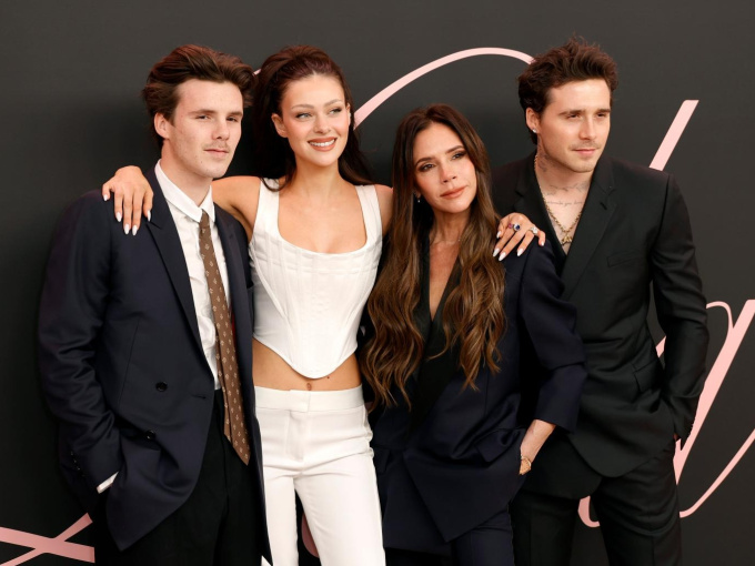Chiến sự nhà Beckham càng thêm căng: Đến lượt chị vợ Brooklyn nhảy vào 'tham chiến'!