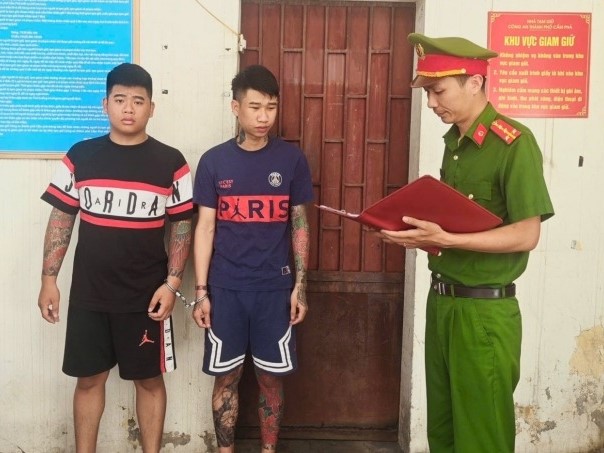 Đang đi du lịch vẫn giở thói côn đồ, hai du khách bị tạm giữ hình sự ở đảo Cô Tô