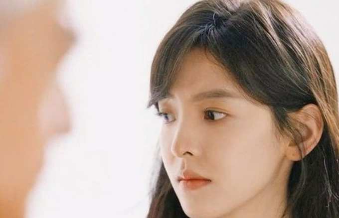 Chị chồng hay mua quà cho con trai tôi, chuyện đến tai bố chồng, ông gọi điện cảnh cáo tôi đừng có thấy con gái ông giàu có mà lợi dụng