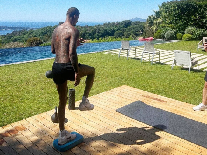 Rashford khoe ảnh tập luyện, bị fan MU bóc mẽ 'làm màu'