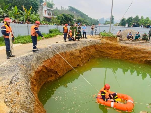 Liên tiếp xuất hiện 'hố tử thần' ở Bắc Kạn, chuyên gia khuyến cáo gì?