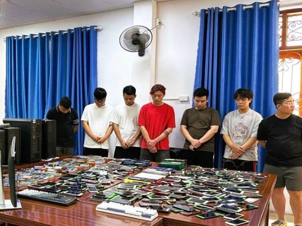 Phá đường dây mua bán hơn 3.000 tài khoản ngân hàng