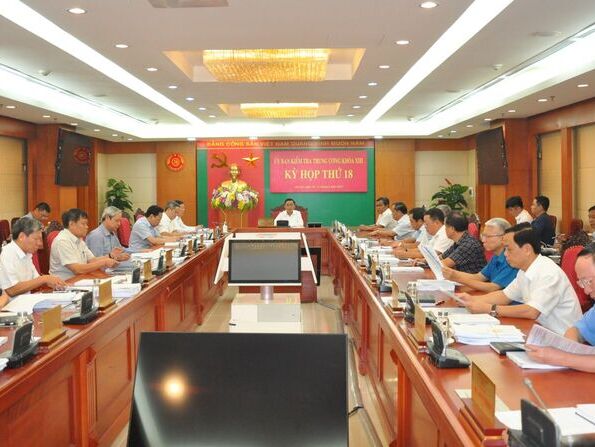 Ủy viên ủy ban kiểm tra không được để vợ, chồng, con lợi dụng chức vụ trục lợi