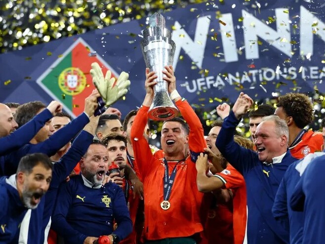Cristiano Ronaldo: Dù có gãy chân cũng phải thi đấu vì Bồ Đào Nha