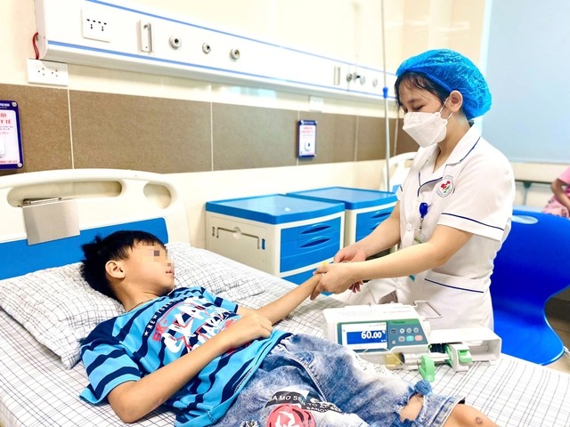 Bé 10 tuổi ở Phú Thọ bị sốc nhiệt, nhập viện gấp do dùng điều hòa sai cách