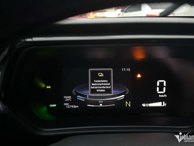 Người dùng xe hybrid tại Việt Nam nên từ bỏ ngay thói quen này khi dừng đỗ