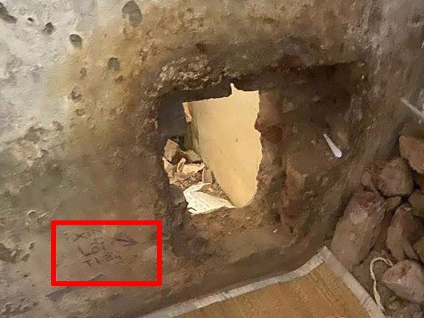 Hai phạm nhân ở Hà Nội khoét tường bỏ trốn, phát hiện dòng chữ tại hiện trường