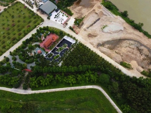 Khu biệt phủ cả ngàn m2 mà Tuấn 'thần đèn' thường hiện diện làm bãi tập kết cát?