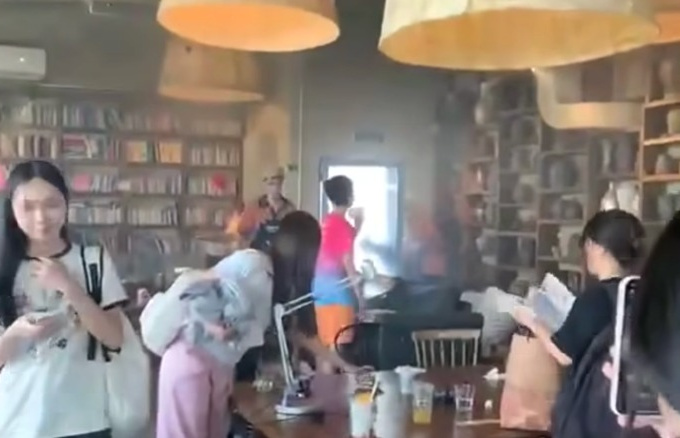Hà Nội: Cháy quán Tiny Cafe ở tầng 19, nhiều khách hàng vội vàng thu dọn đồ đạc thoát thân