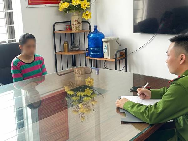 Thiếu tiền đưa cho chồng, người phụ nữ tự rạch tay giả bị cướp