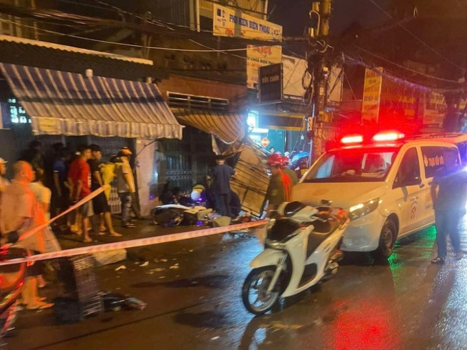 TP HCM: Sau tiếng tri hô 'cướp', hai người tử vong khi lao xe vào nhà dân lúc giữa đêm