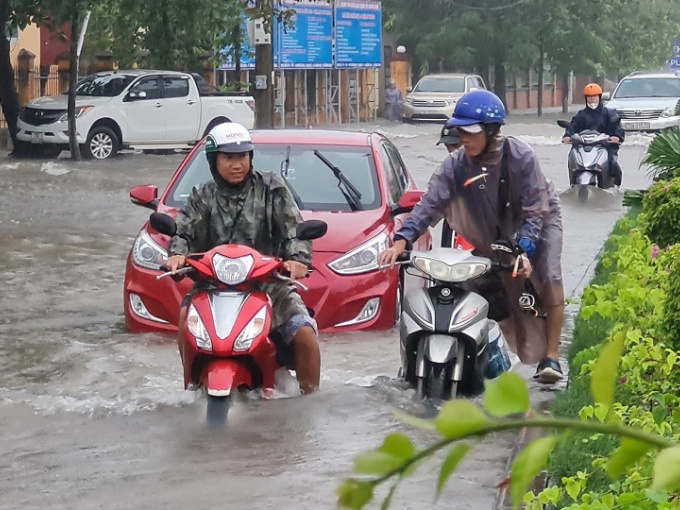 Dự báo thời tiết 11/6/2025: Bão số 1 hình thành, mưa lớn tầm tã ở Trung Bộ