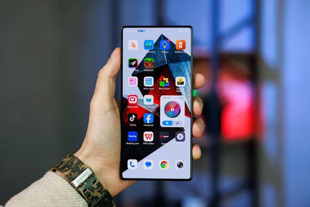 Cây bút công nghệ: 'Đây là điện thoại giá rẻ hơn một nửa mà vẫn mạnh ngang S25 Ultra dành cho bạn'