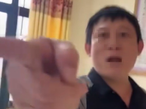 Để cấp dưới xưng 'mày, tao', lãnh đạo phải tới nhà xin lỗi dân