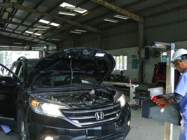 Những mẹo nhỏ chủ xe cần để ý để 'vượt chướng ngại' kiểm tra khí thải ô tô