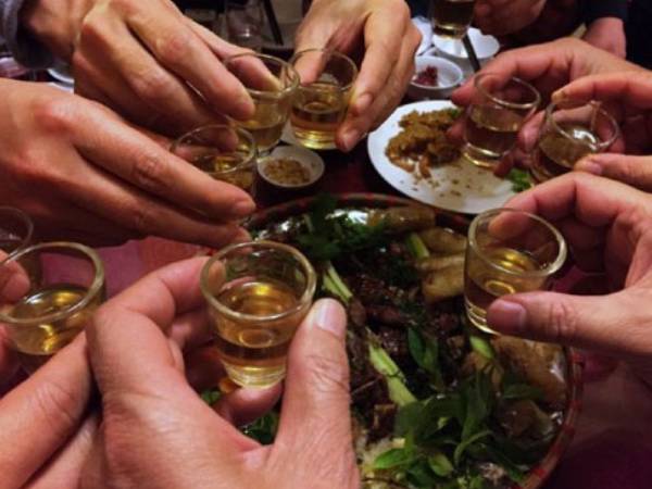 Vụ 2 người đàn ông ở Nghệ An tử vong: Cùng đến nhà 1 bạn chơi, ra về thì có triệu chứng bất thường