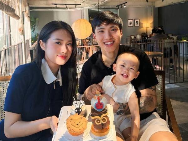 Doãn Hải My quá xinh EQ còn đỉnh, Đoàn Văn Hậu được khen 'cầu thủ châu Á có vợ đẹp nhất' quả không sai