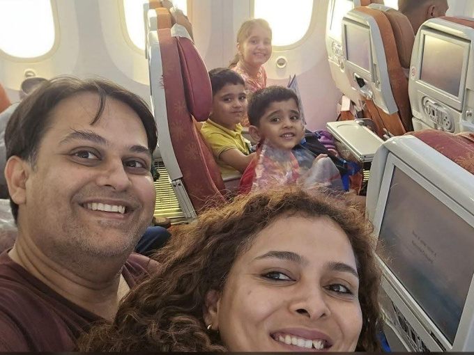 Bức ảnh gia đình 5 người đầy ám ảnh trên chuyến bay Air India định mệnh: 'Khởi đầu mới' của 1 tiến sĩ, 1 bác sĩ và 3 đứa con thơ đã thành tro tàn