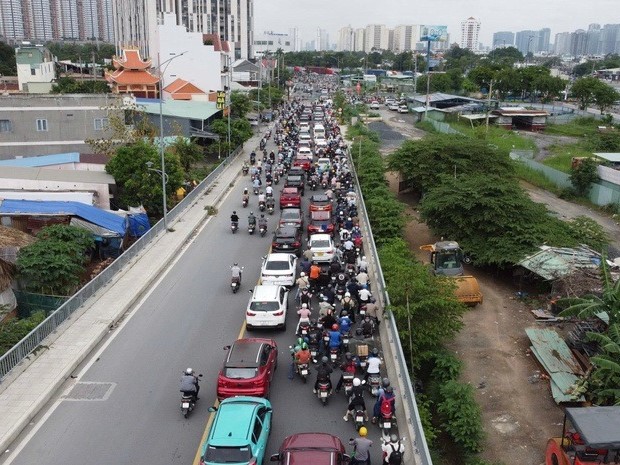 Phạt nặng hơn, vì sao vi phạm giao thông vẫn tràn lan?