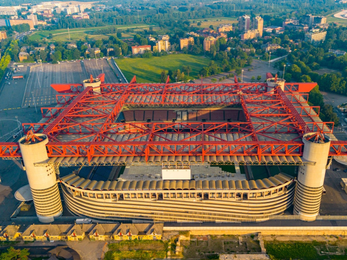 Bất ngờ với sân vận động San Siro 99 tuổi của hai đội bóng thành Milan