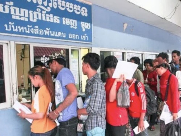 Ông Hun Sen kêu gọi người Campuchia ở Thái Lan về nước