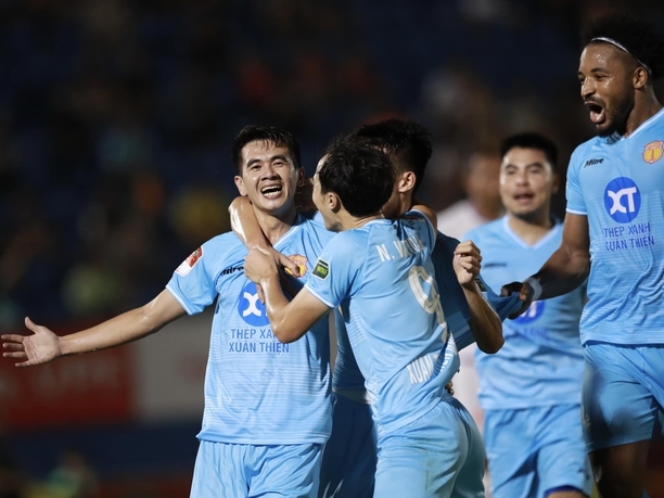 Cầu thủ ít ai ngờ đi vào lịch sử V.League, chiến công 'hoàng tráng' tới khó tin
