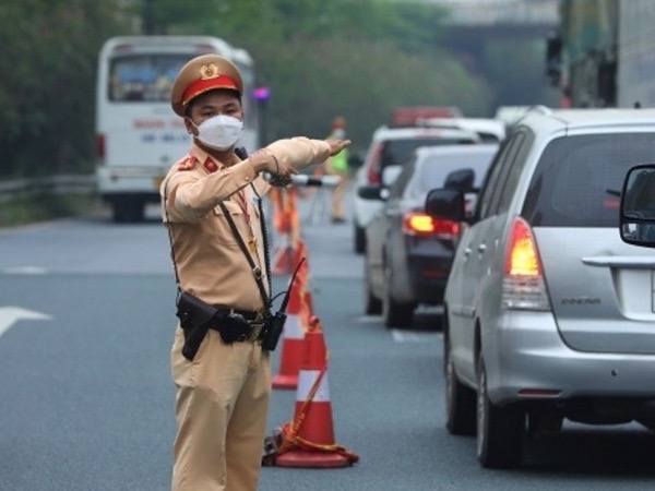 Cảnh sát giao thông có được dừng xe kiểm tra trên cao tốc?