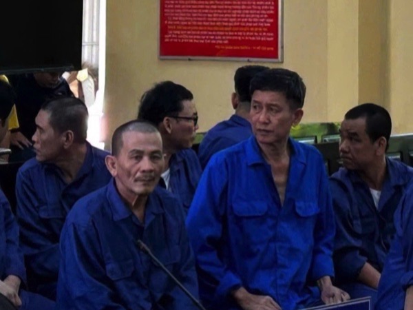 Vợ thuê nhà đánh bạc, cựu công an từ khuyên răn đến… nhập cuộc