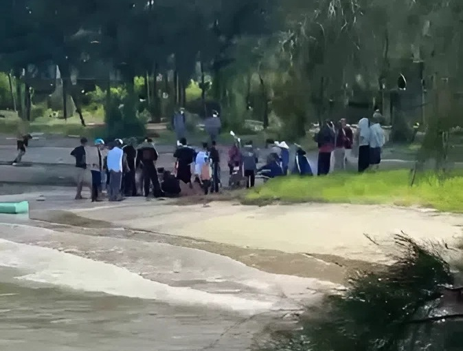 Ba anh em ruột bị đuối nước ở biển Vũng Chùa